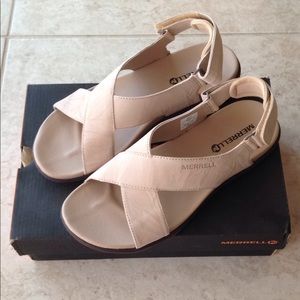 Merrell Women's Around Town Sunvue Strap-NEW